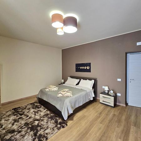 Casa Vacanze Oikia - Room Girasole Napoli Bagian luar foto