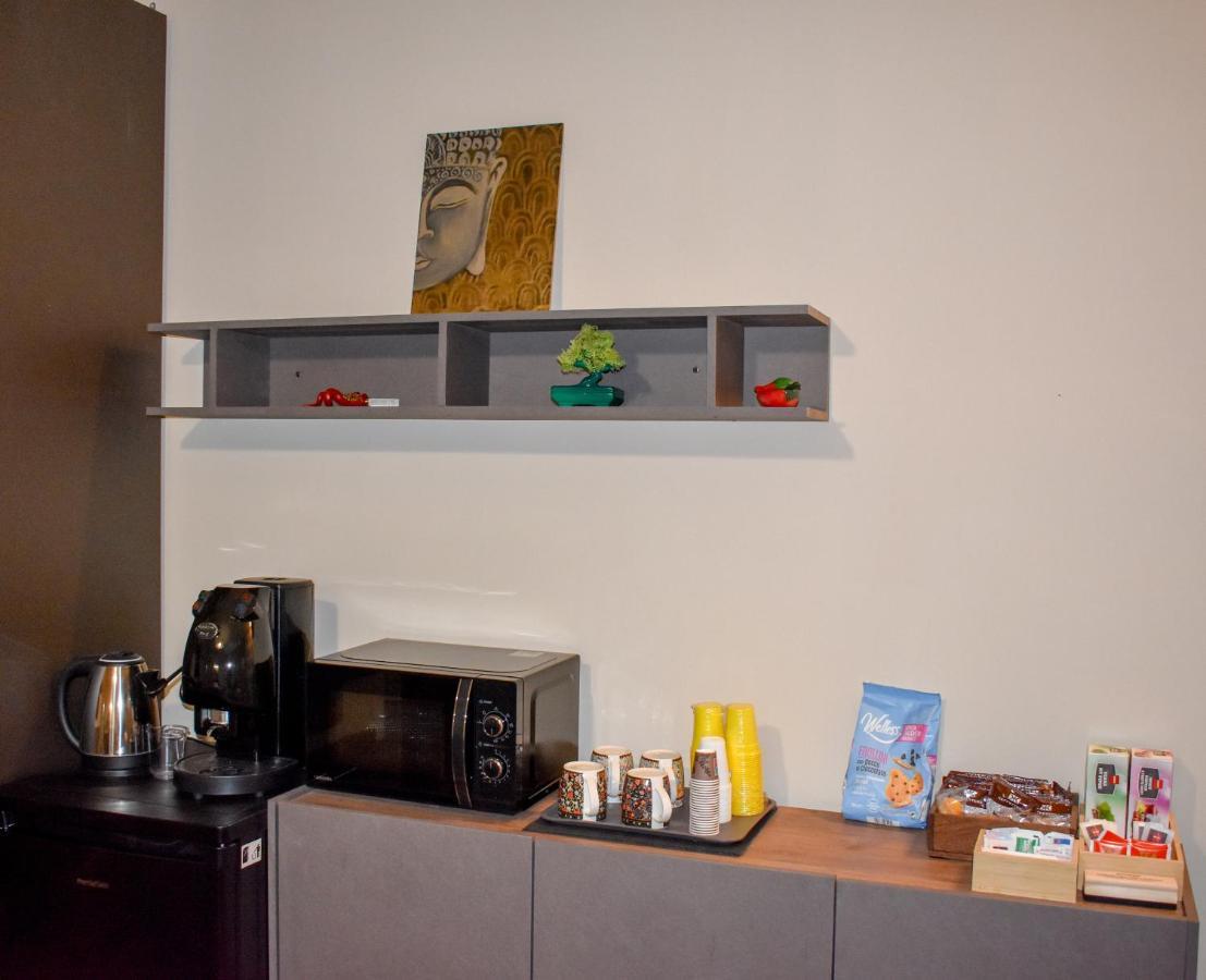 Casa Vacanze Oikia - Room Girasole Napoli Bagian luar foto