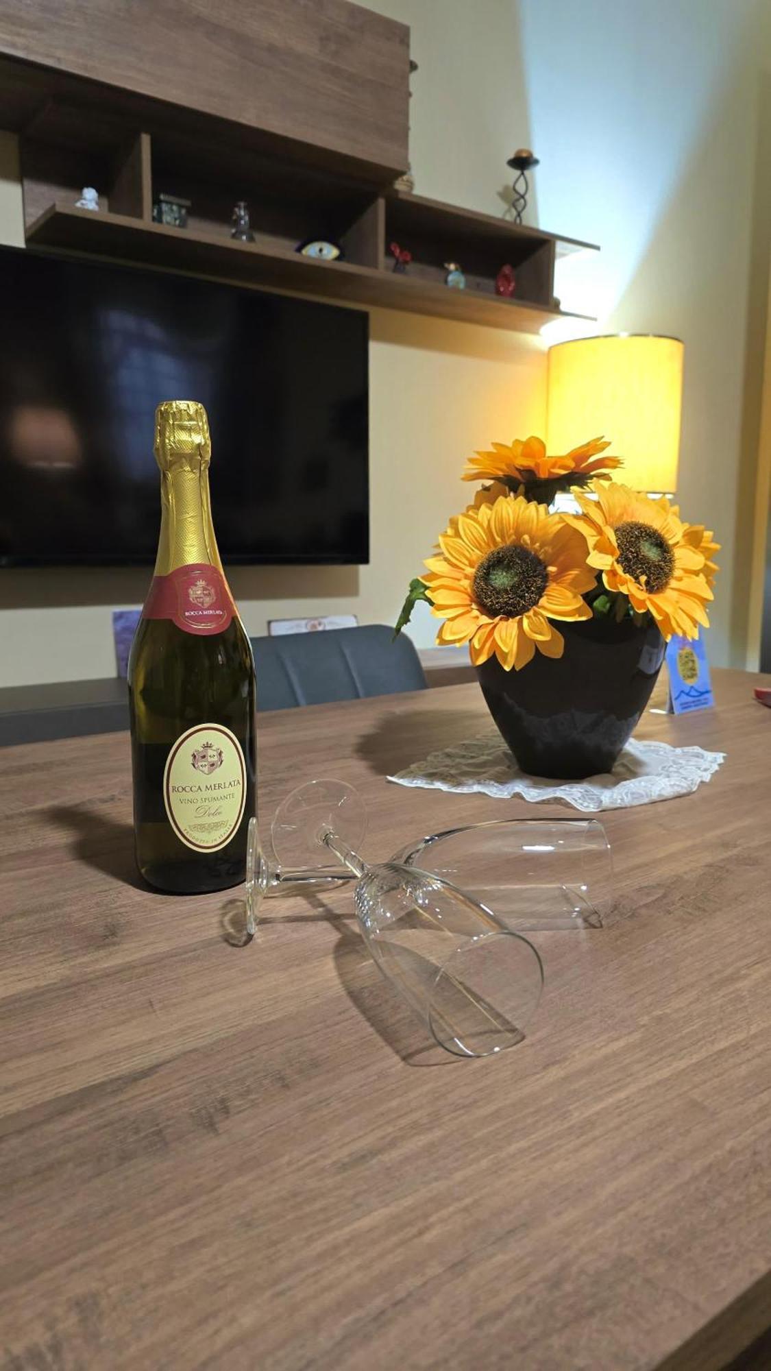 Casa Vacanze Oikia - Room Girasole Napoli Bagian luar foto