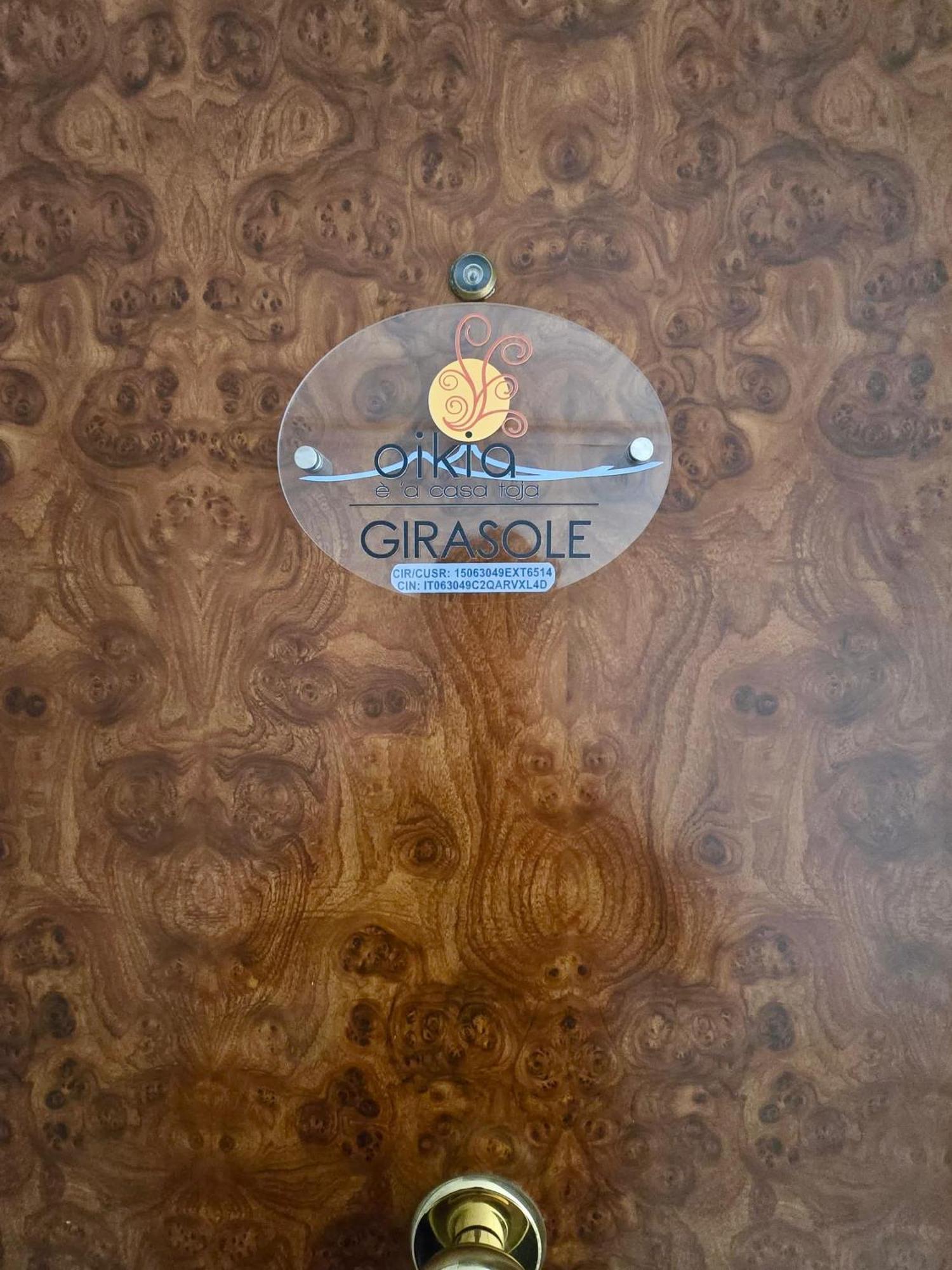 Casa Vacanze Oikia - Room Girasole Napoli Bagian luar foto